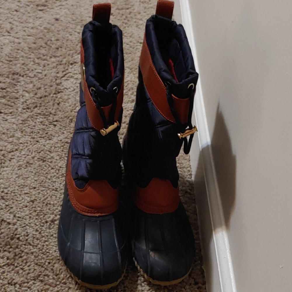 Tommy Hilfiger Women's size 5 winter boots.